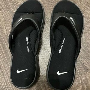 Women’s Nike Sz 9 Ultra comfort thong Flip flops - Black